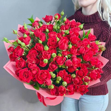 Букет из 15 красных кустовых роз