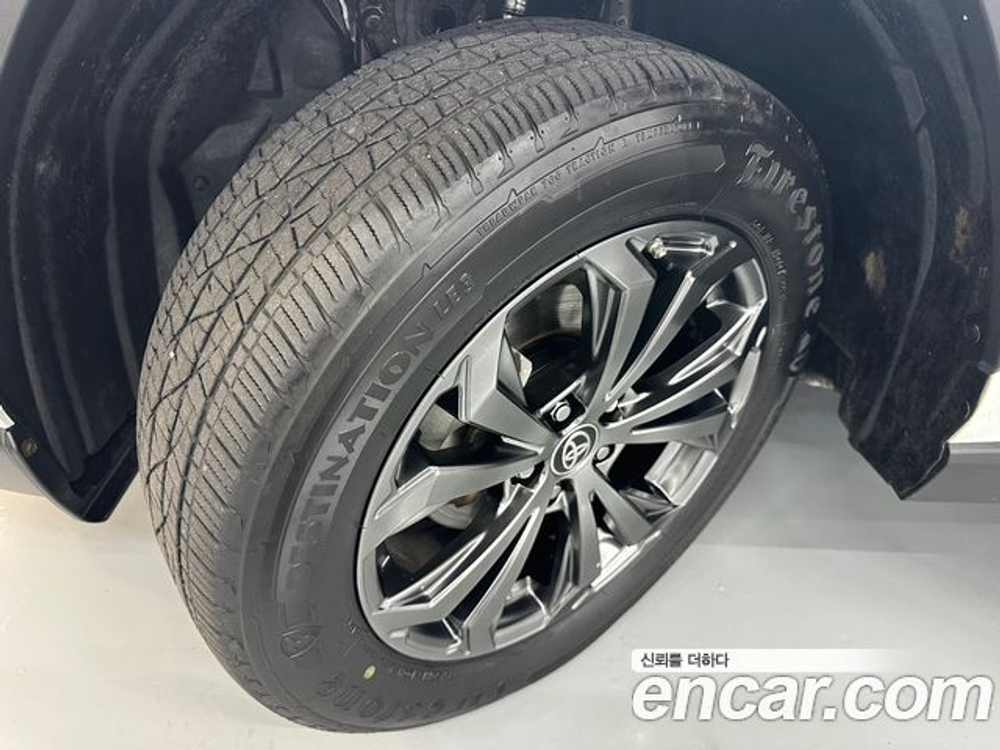 Toyota RAV4 2,5 4WD Hybrid LTD — 2023