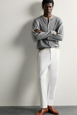 КОМФОРТНЫЕ БРЮКИ ЧИНОС ИЗ РЕЛЬЕФНОЙ ТКАНИ — ZARA