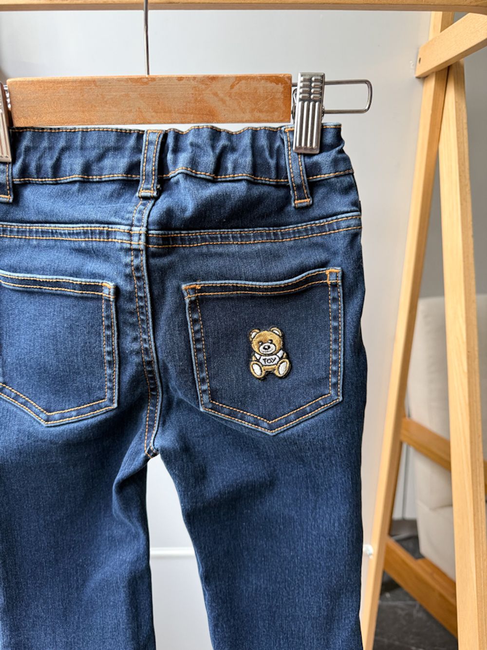 Джинсы Moschino, 104