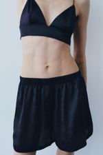 ОДНОТОННЫЕ АТЛАСНЫЕ ШОРТЫ — ZARA