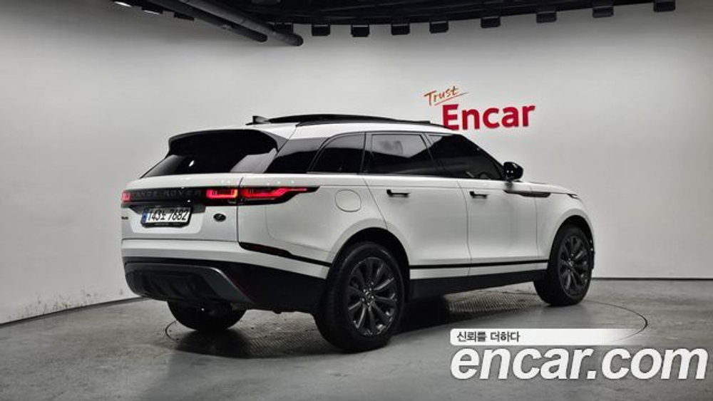 Land Rover Range Rover Velar 2.0 P250 R-Dynamic SE — 2023