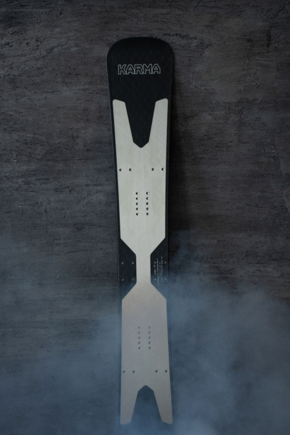 Karma race snowboard