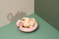 Миска сервировочная керамическая floatie flamingo