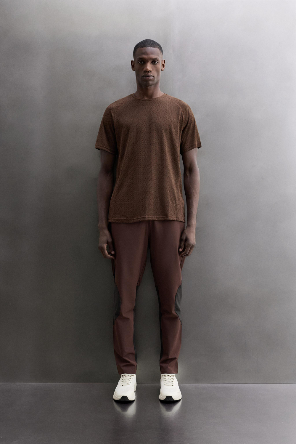 ФУТБОЛКА ДЛЯ БЕГА ИЗ РЕЛЬЕФНОЙ ТКАНИ — ZARA