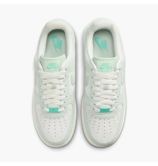 Кроссовки женские NIKE WMNS AIR FORCE 1 '07 SE TRK3