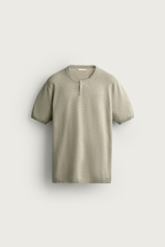 ТРИКОТАЖНАЯ ФУТБОЛКА С ВОРОТНИКОМ НА ПУГОВИЦАХ — ZARA · 3166/304