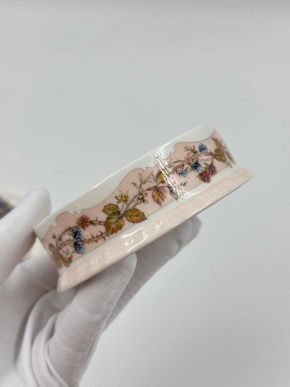 Шкатулка Royal Doulton Autumn из серии Brambly Hedge (Ежевичная поляна)