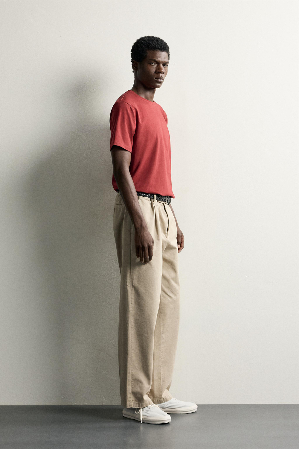 БАЗОВАЯ ФУТБОЛКА SLIM FIT /01 — ZARA