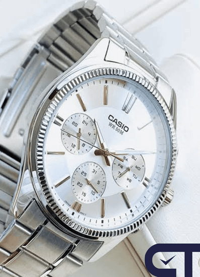 CASIO MTP-1375D-7A ENTICER MEN мужские наручные часы — светлый циферблат, день недели и дата в классическом стальном корпусе