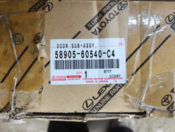 Крышка бардачка (подлокотник) Lexus LX 3 (LX 570)  Б/У Оригинал 5890560540C4