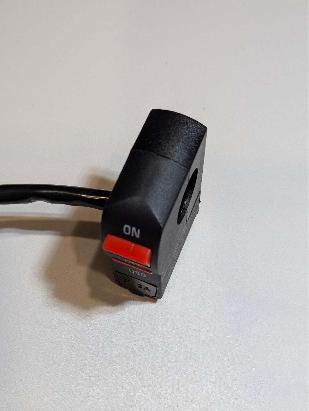 Пульт переключатель c USB на руль 22мм для мотоциклов, электровелосипедов и электросамокатов универсальный