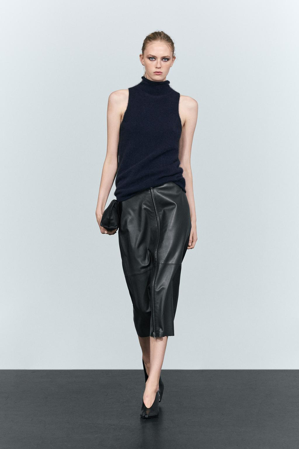 Massimo Dutti Юбка миди из кожи наппа с застежкой-молнией спереди, черный