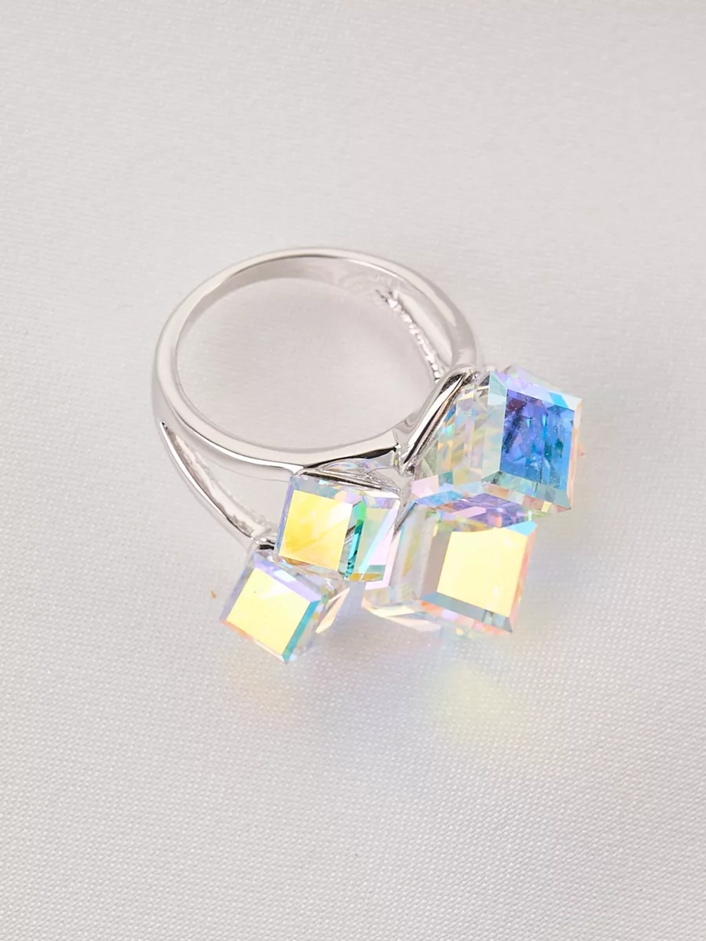 Кольцо коктейльное Мираж с кубиками-хамелеонами Swarovski