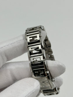 Часы Fendi