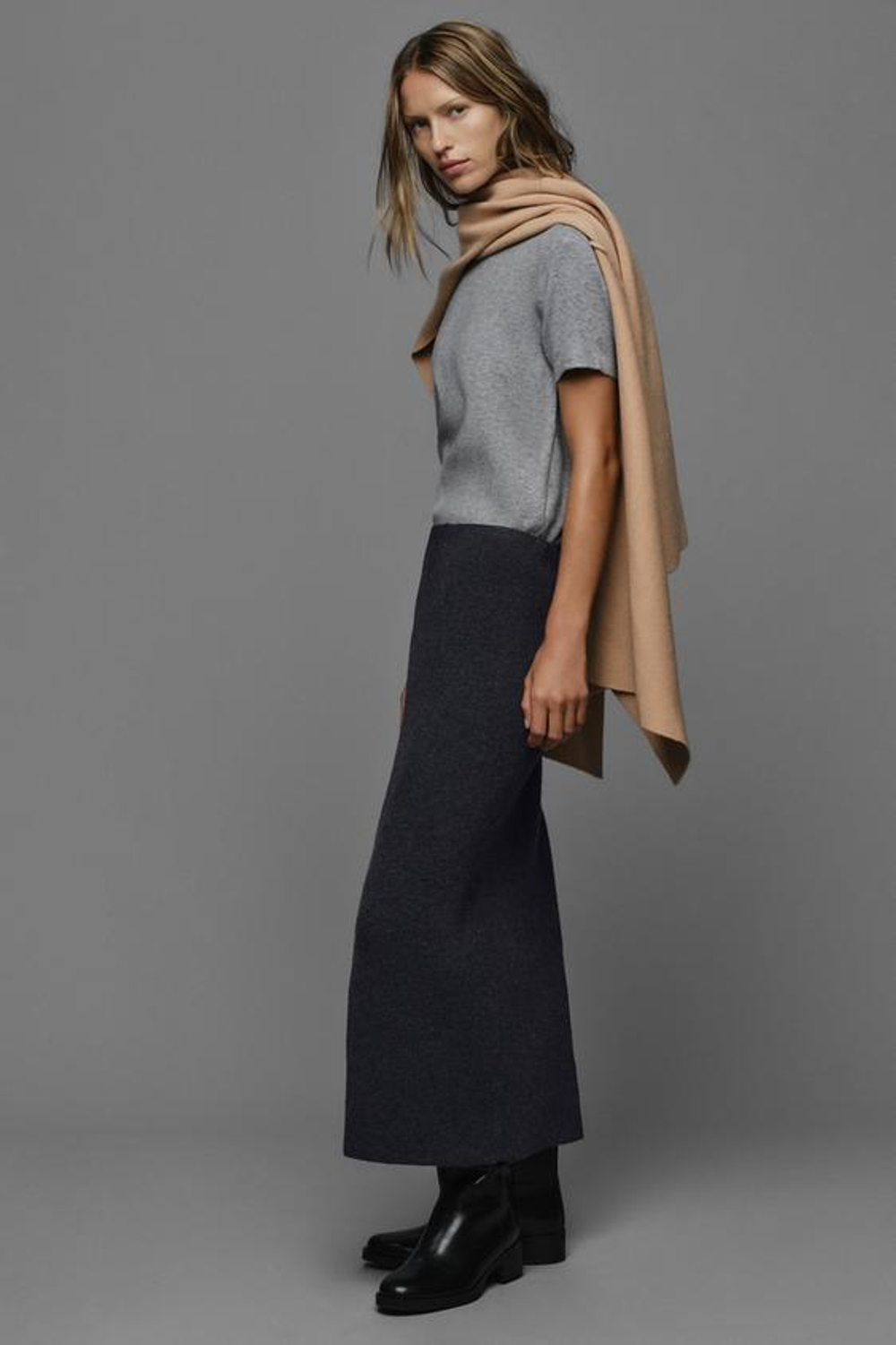 ZARA ТРИКОТАЖНАЯ ЮБКА МИДИ, СЕРЫЙ