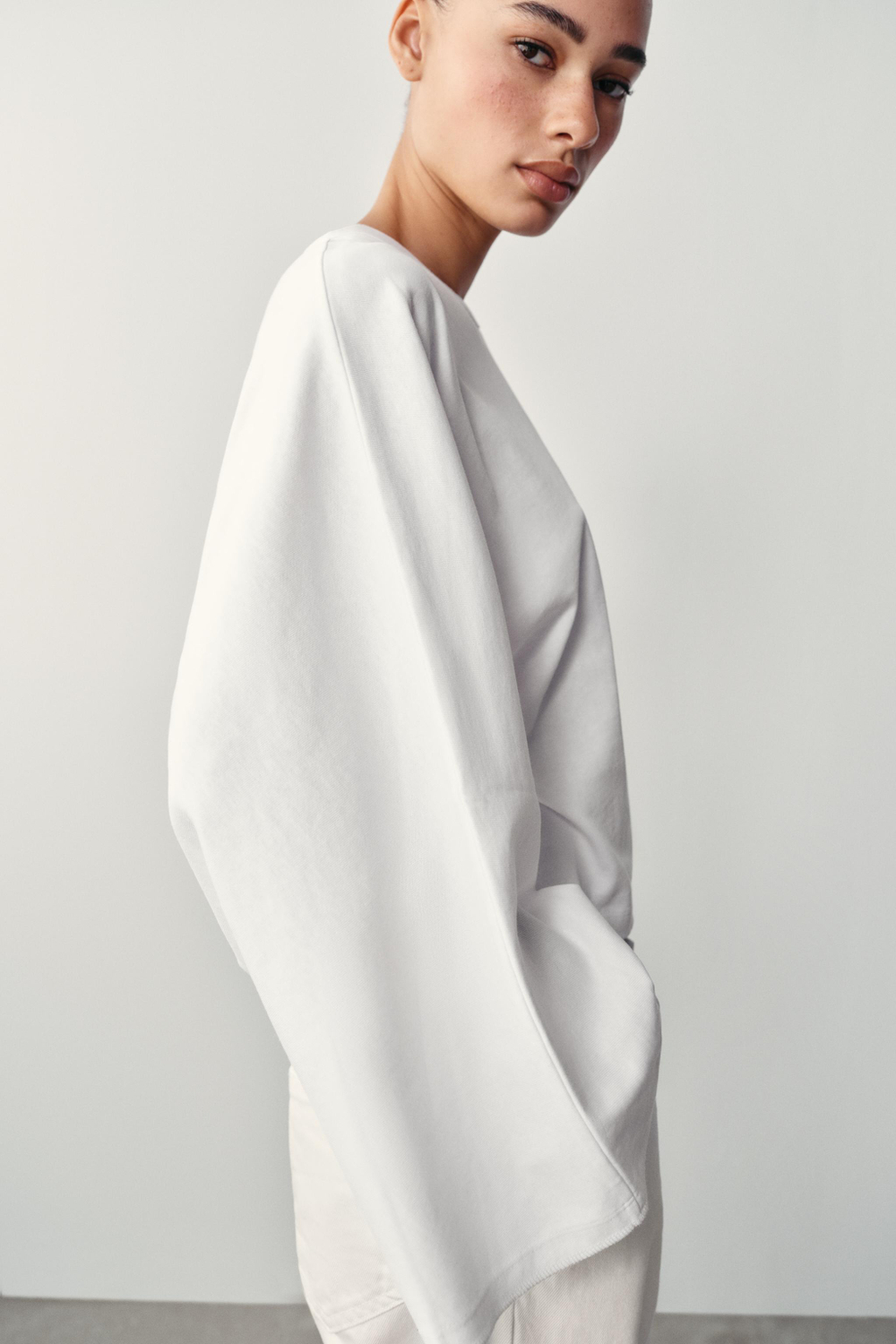 ZARA ХЛОПКОВАЯ ФУТБОЛКА С ШИРОКИМИ РУКАВАМИ, БЕЛЫЙ