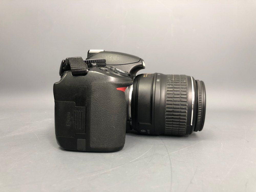 Nikon D3100 kit 18-55mm 3.5-5.6G II ( 8.900 кадров)