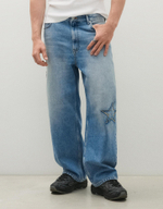 Мужские джинсы baggy fit с нашивками - BERSHKA