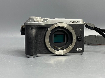 Canon EOS M6 Kit 18–55 mm f/3.5–5.6 IS STM