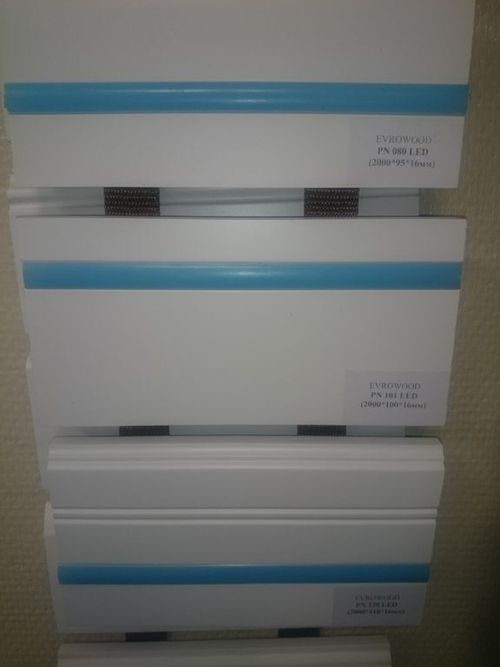 Плинтус белый с LED подсветкой 110x2000x16 мм. МДФ Evrowood