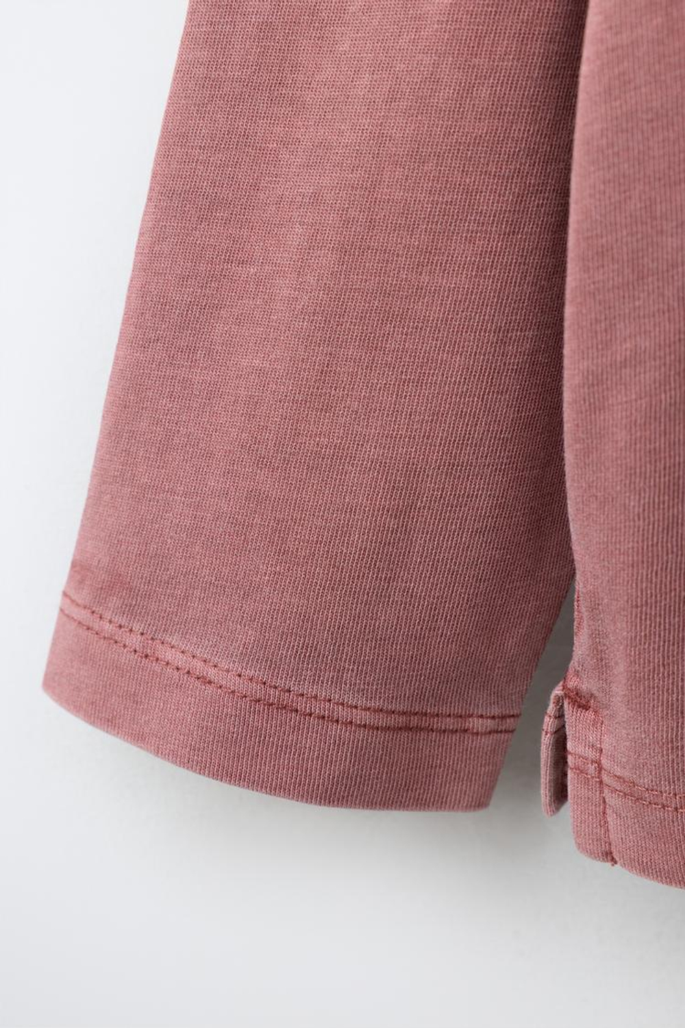 ZARA ФУТБОЛКА GARMENT DEY, СВЕТЛО-ГРАНАТОВЫЙ