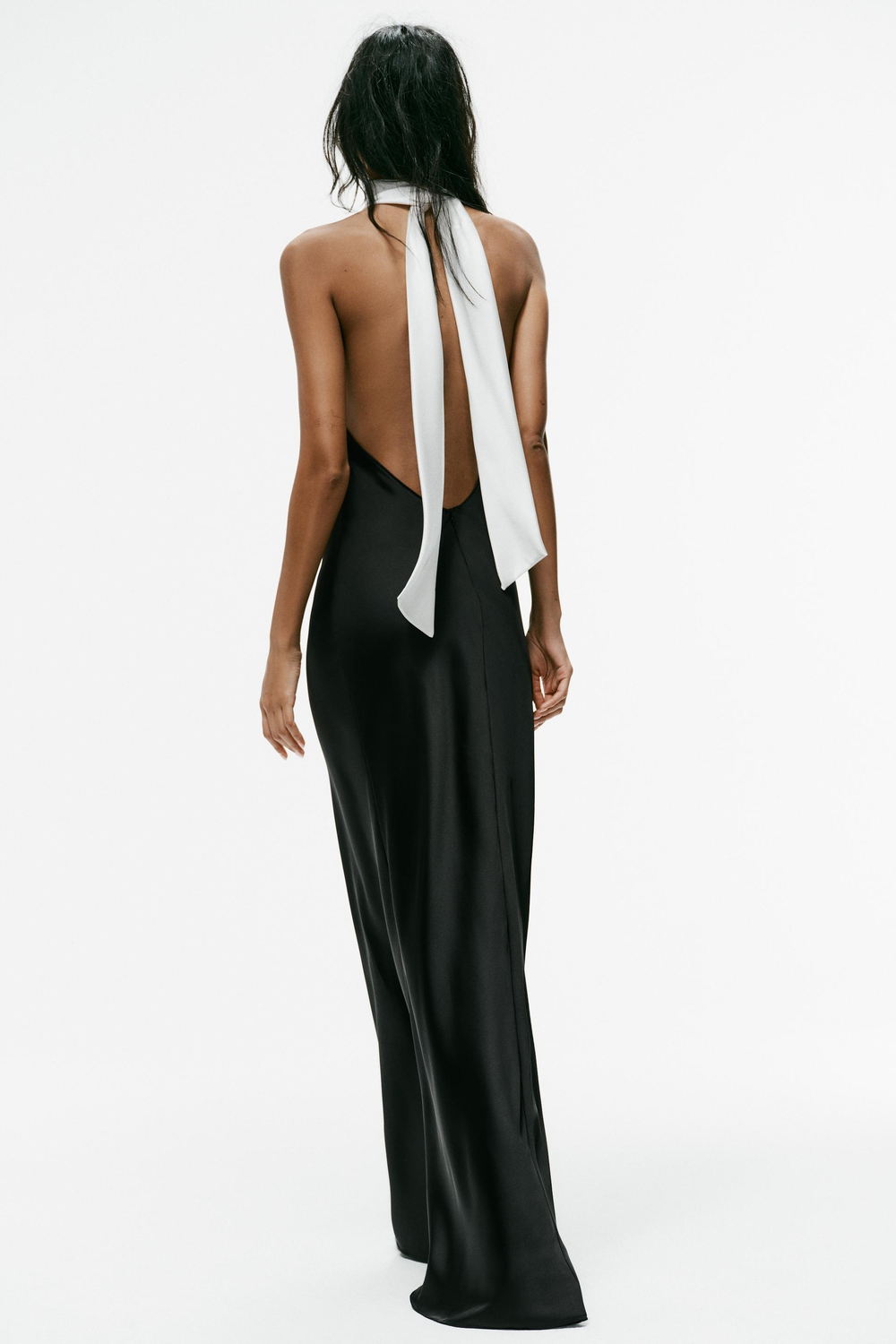 ZARA ДЛИННОЕ АТЛАСНОЕ ПЛАТЬЕ С ЗАВЯЗКАМИ, ЧЕРНЫЙ