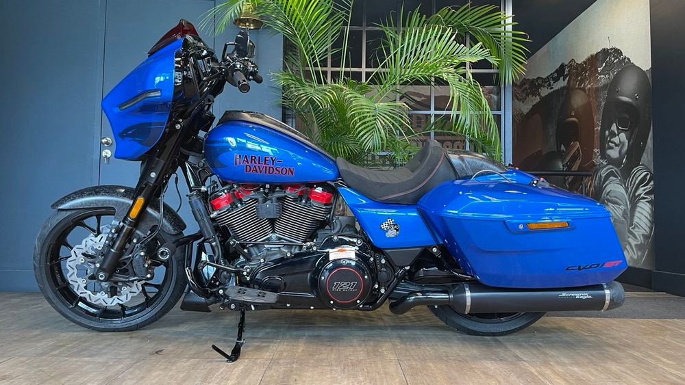 Harley-Davidson CVO Street Glide ST, 2026 "Electric Coast"