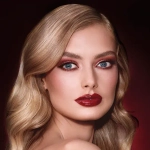 Палетка румян Charlotte Tilbury Cheek To Chic Love Is The Drug