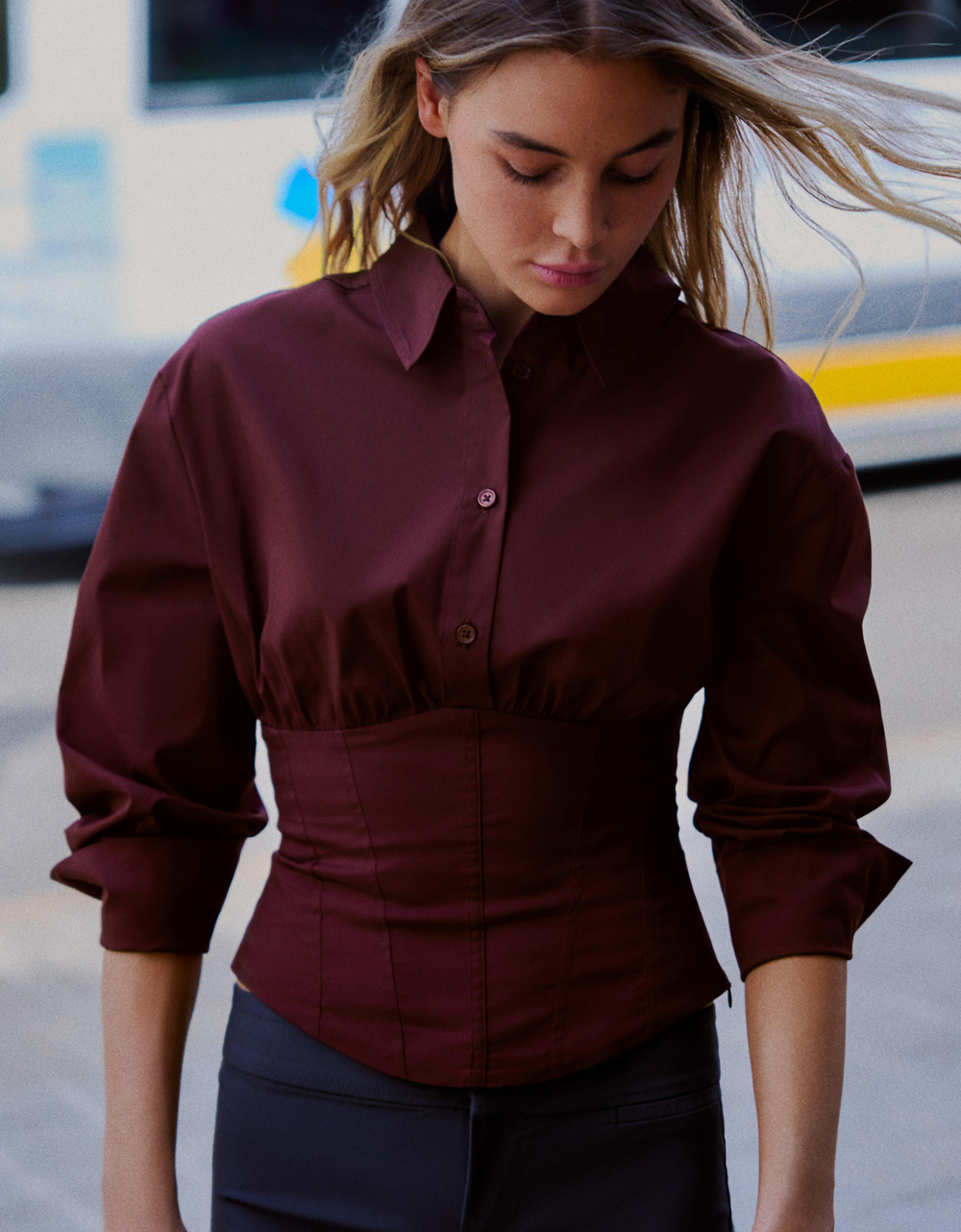 Женская рубашка с корсетным эффектом и длинными рукавами - BERSHKA