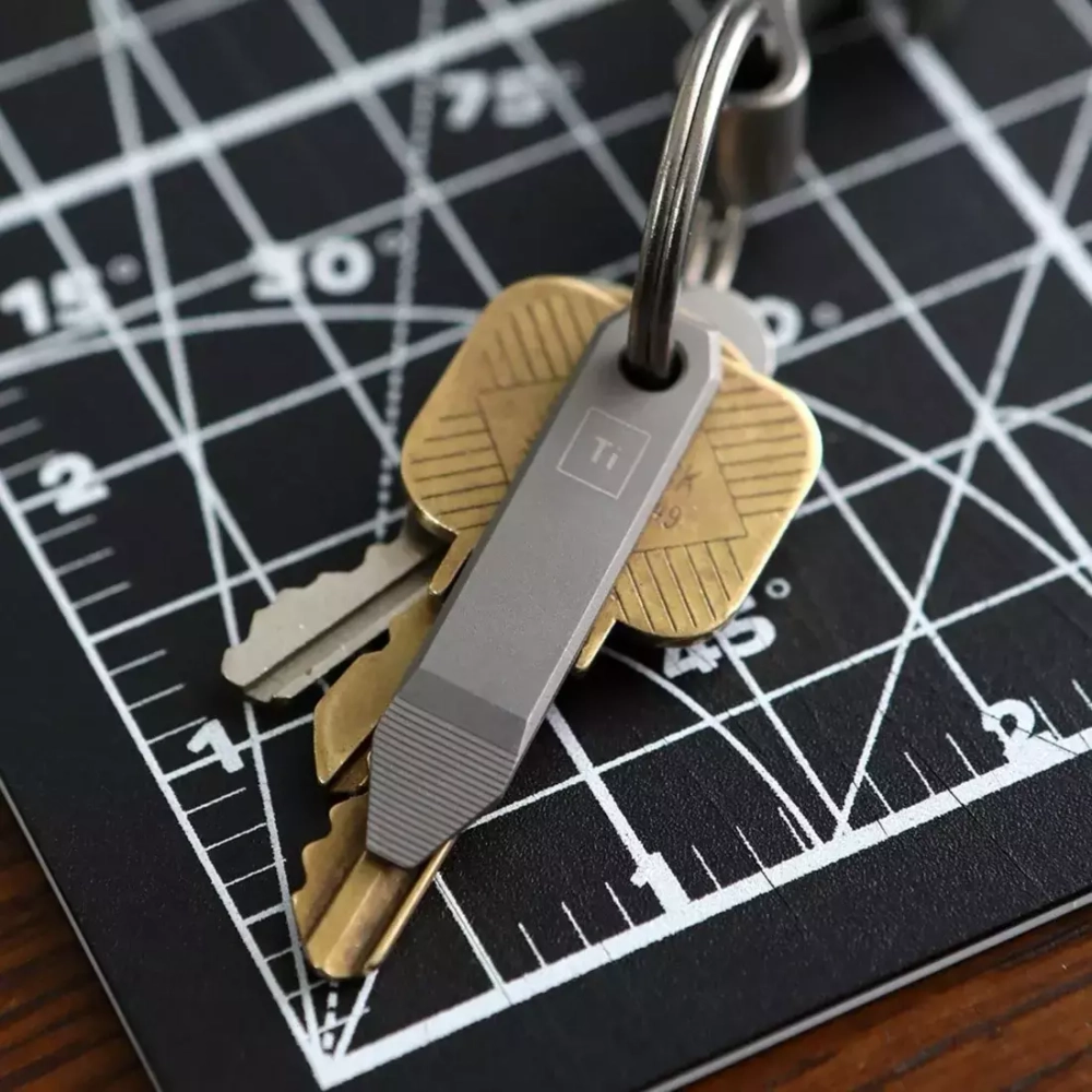 Мультитул Big Idea Design Mini Titanium Pry Bar