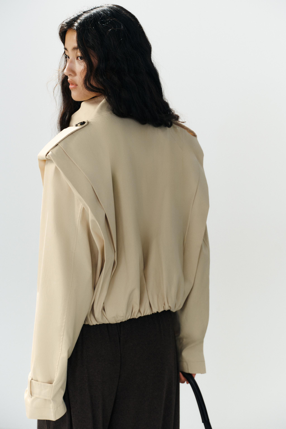 УКОРОЧЕННЫЙ ТРЕНЧ СО СКЛАДКАМИ — ZARA