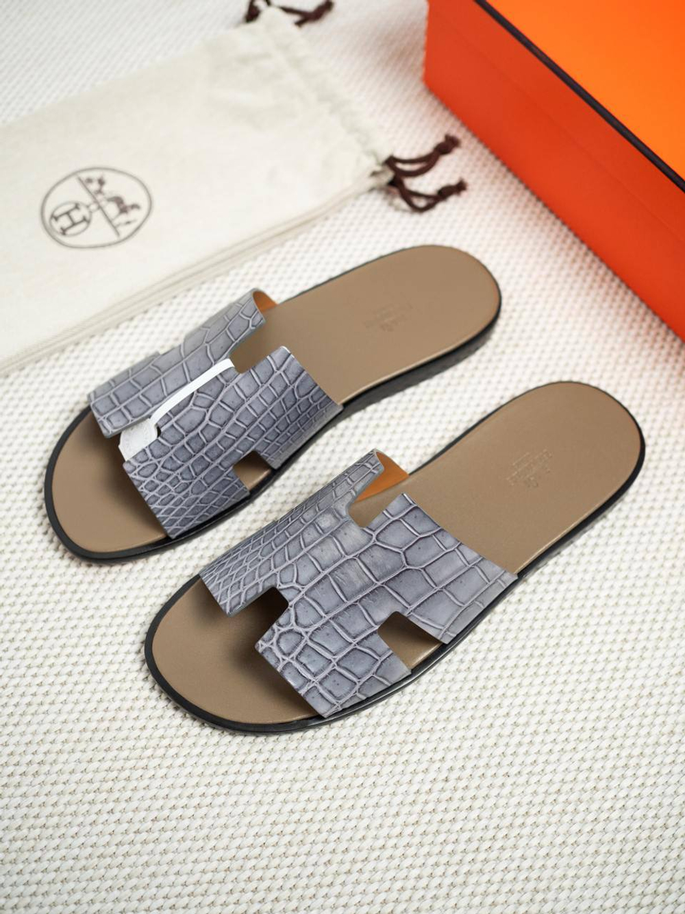 Шлепанцы Hermes из кожи крокодила