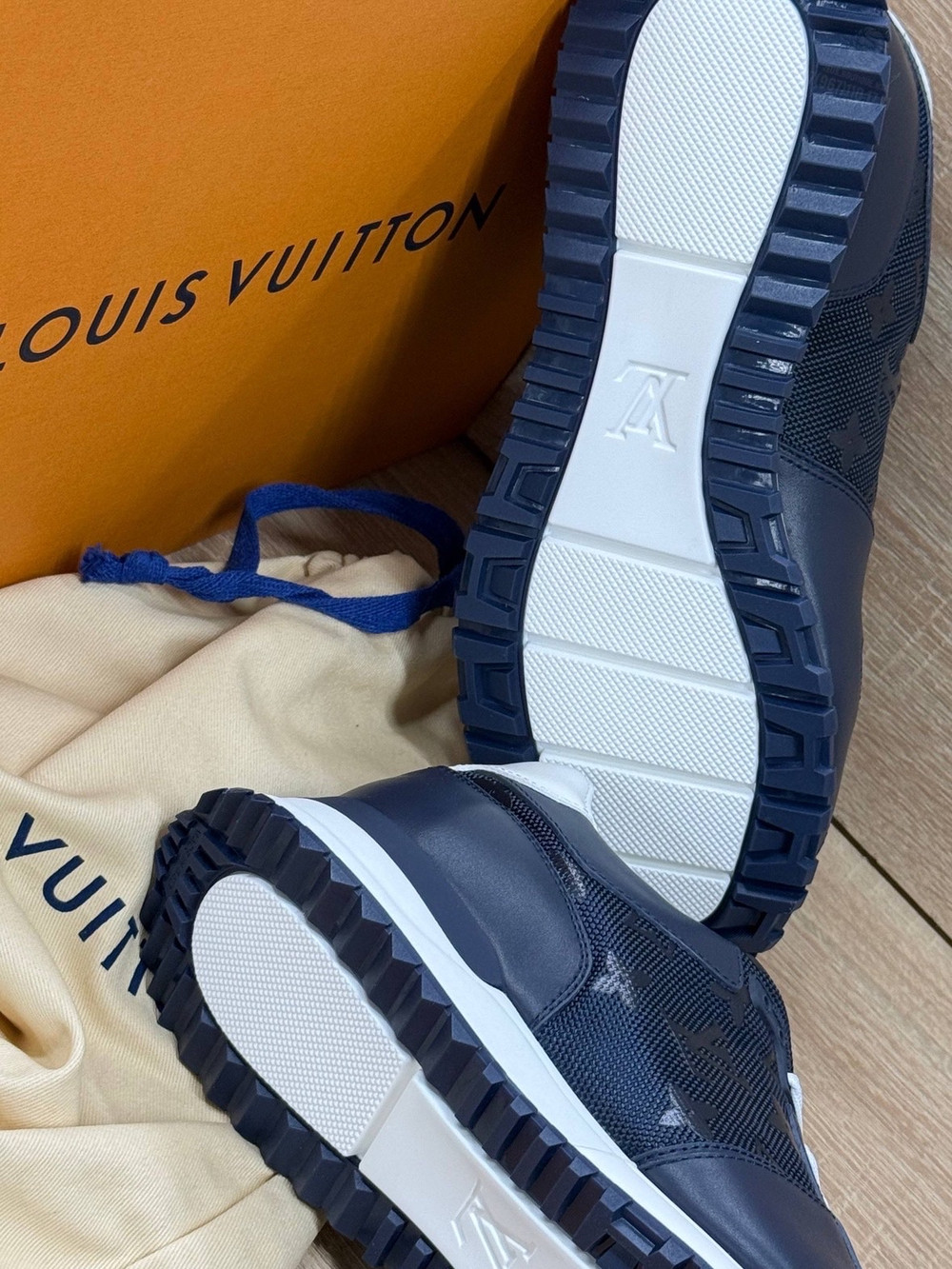 Кроссовки Louis Vuitton Run Away