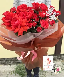 Микс французских и кустовых роз Нина