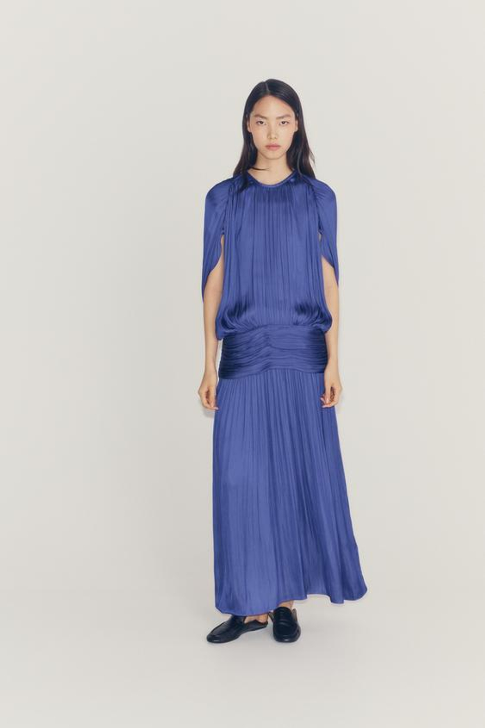 ZARA ПЛАТЬЕ СО СБОРКАМИ И ПОЯСОМ — ZW COLLECTION, СИНИЙ ЭЛЕКТРИК