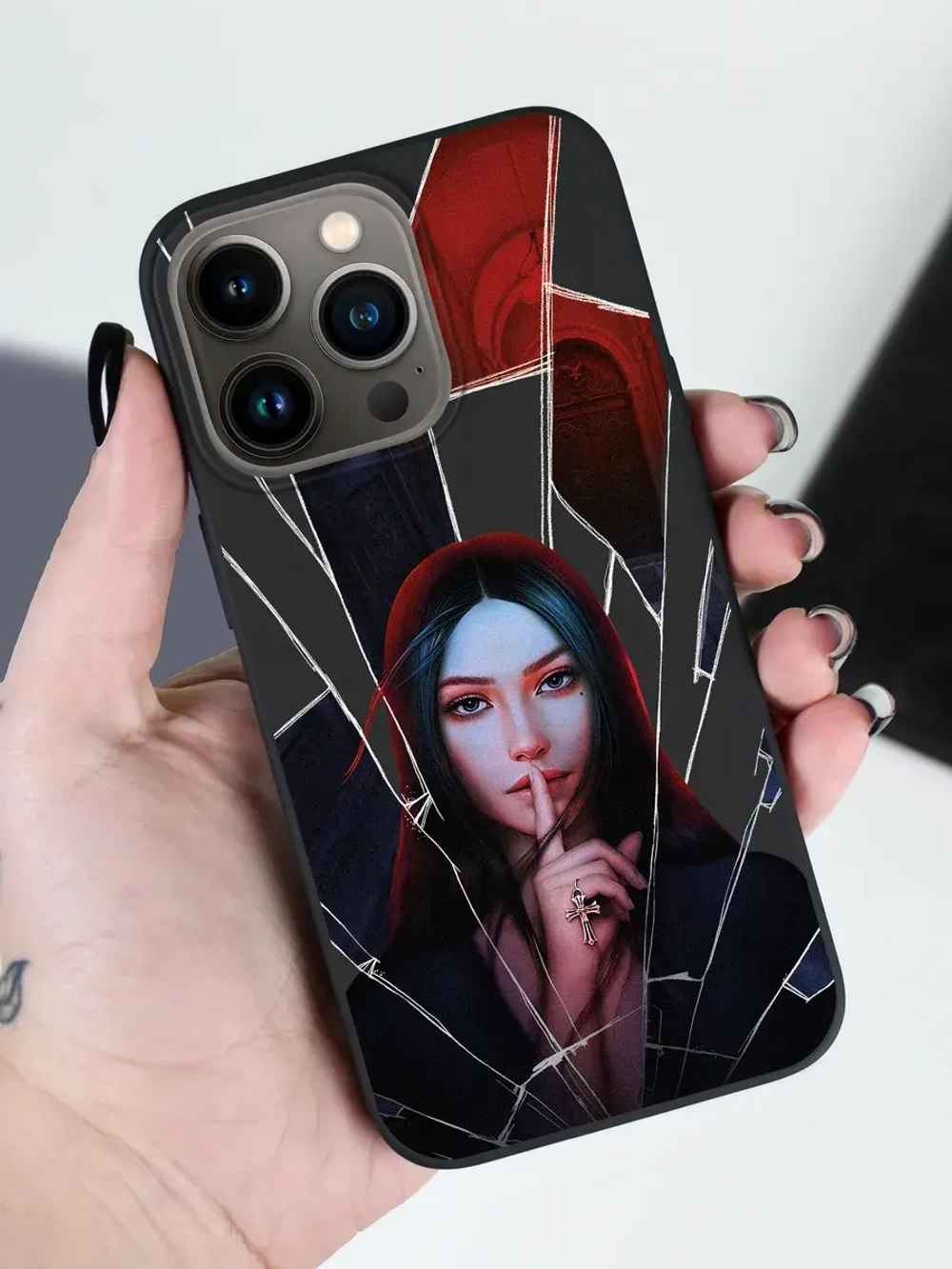 Чехол на iPhone 15 Pro с принтом