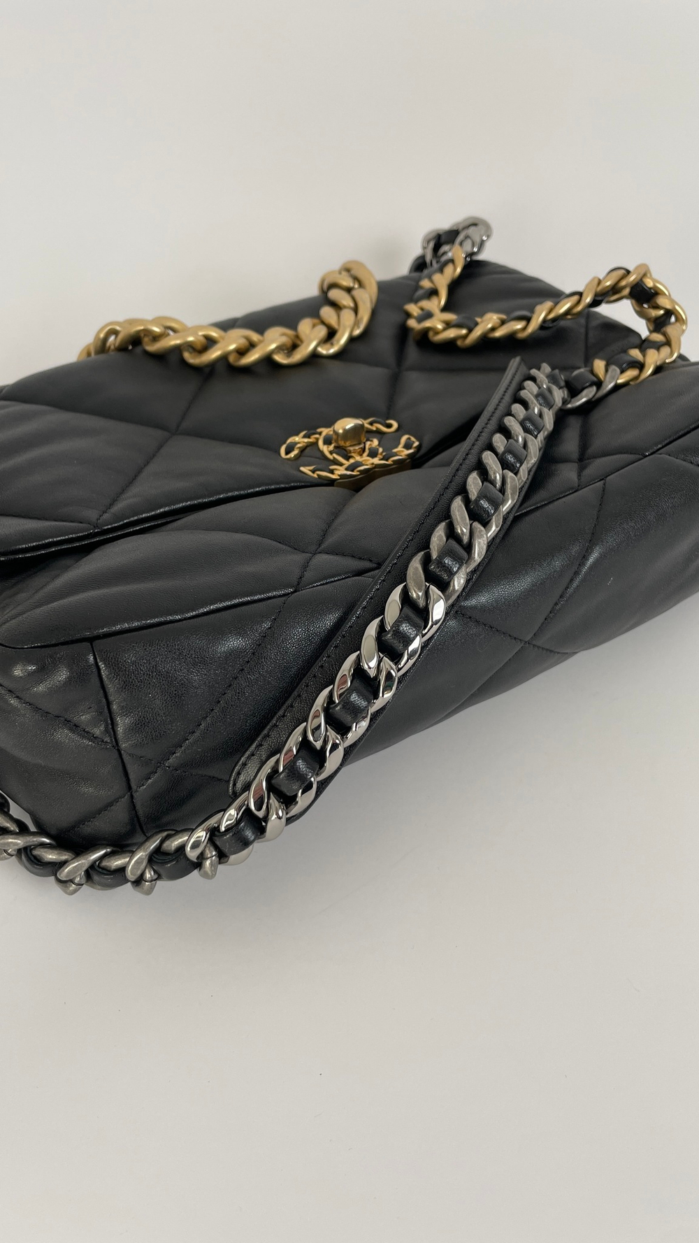 Сумка Chanel 19