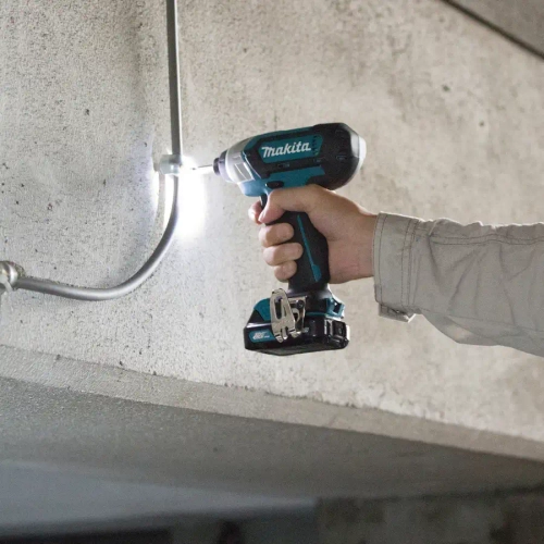 Аккумуляторный ударный шуруповерт Makita TD110DWAE