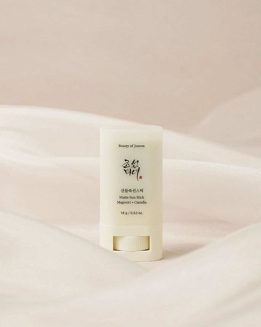 Матирующий солнцезащитный стик Matte Sun Stick Mugwort+Camelia SPF50+, 18гр