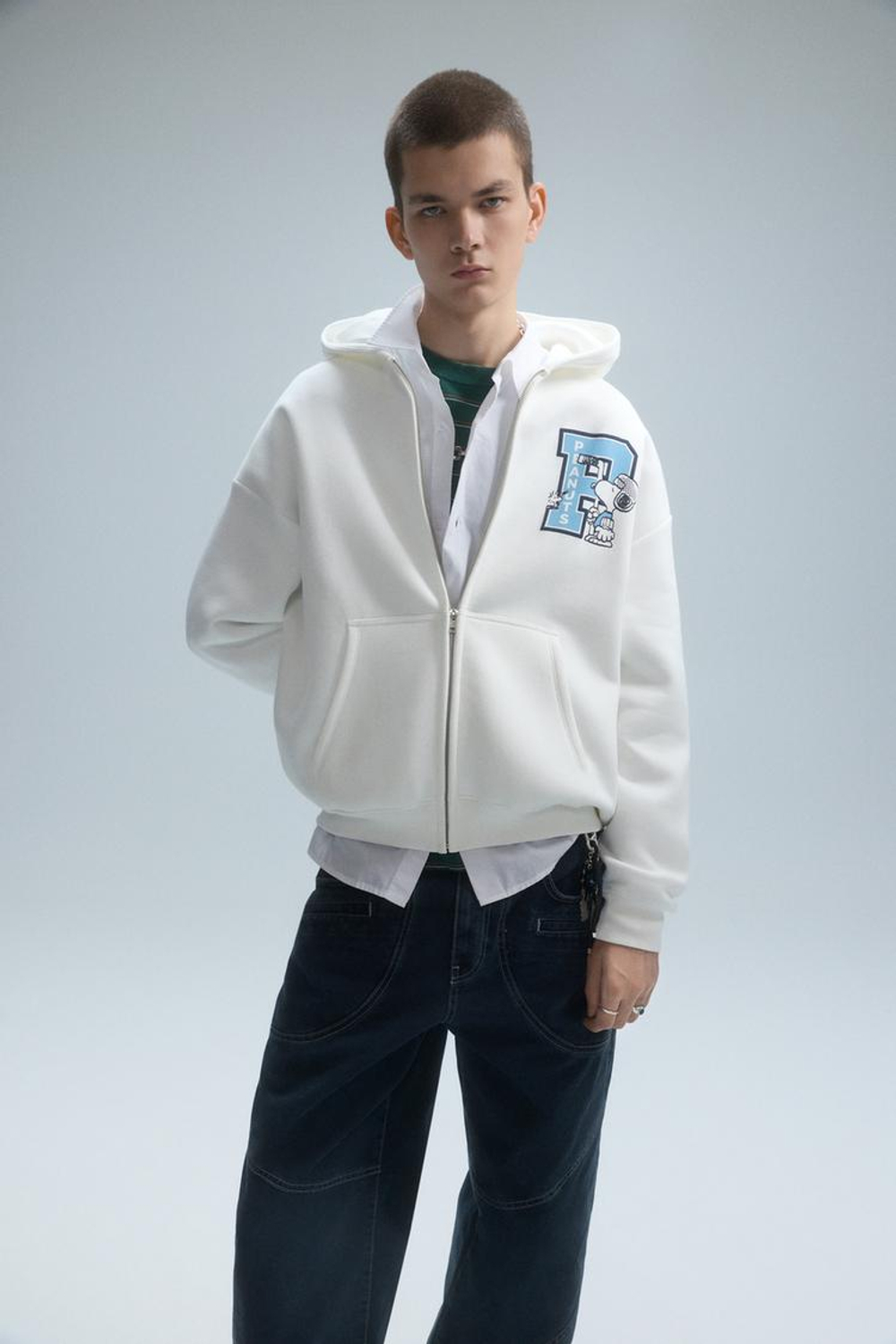 PULL&BEAR Толстовка с капюшоном и застежкой-молнией с принтом «Peanuts», белый
