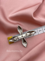 Брошь серебристая в форме цветочка четырехлистника крестика