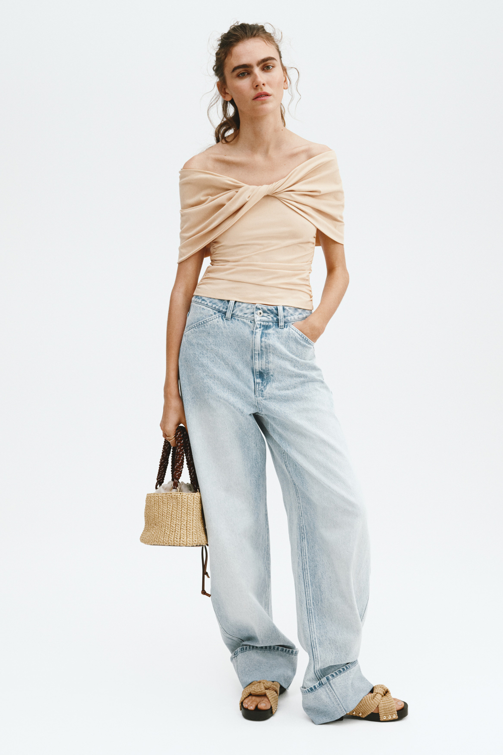 Топ с открытыми плечами и перекрутом - H&M