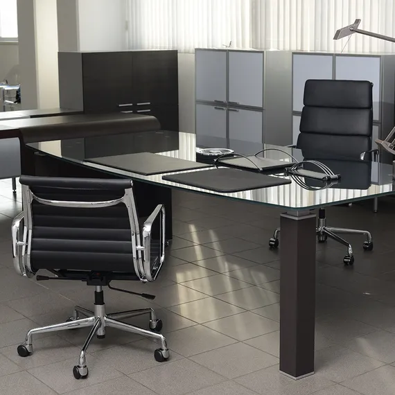 Офисное кресло Eames Ribbed EA 117 черная кожа