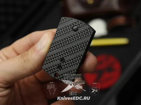 Складной нож Spyderco Dog Tag 188CFBBKP c клинком из стали CPM-S30V, рукоять карбон