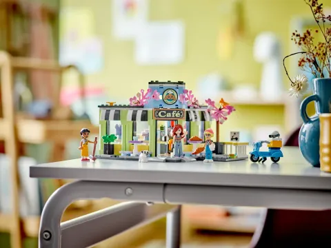 Конструктор LEGO Friends 42618 Кафе в Хартлейк-Сити