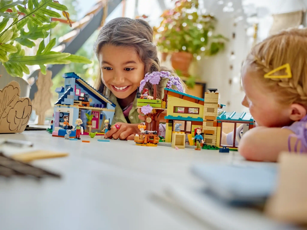 Конструктор LEGO Friends 42620 Семейные дома Олли и Пейсли