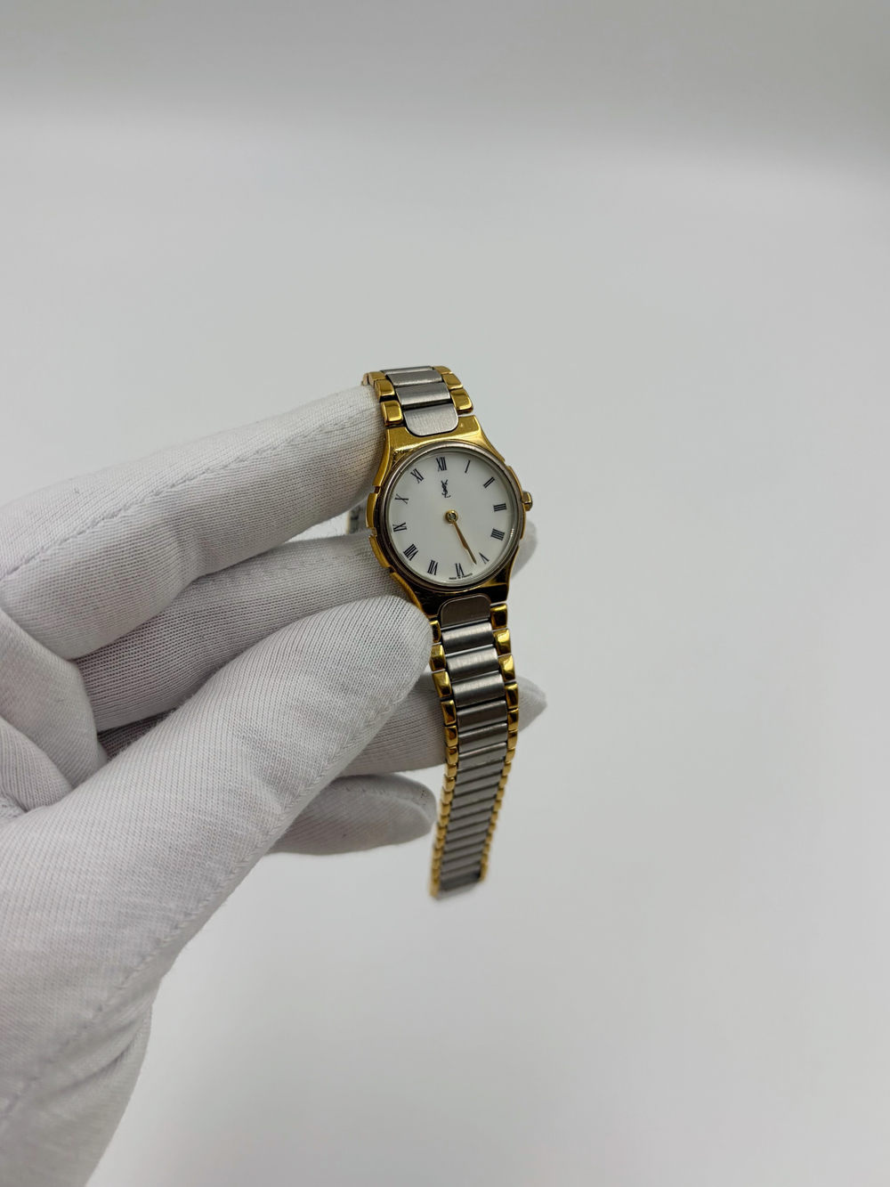Часы Yves Saint Laurent