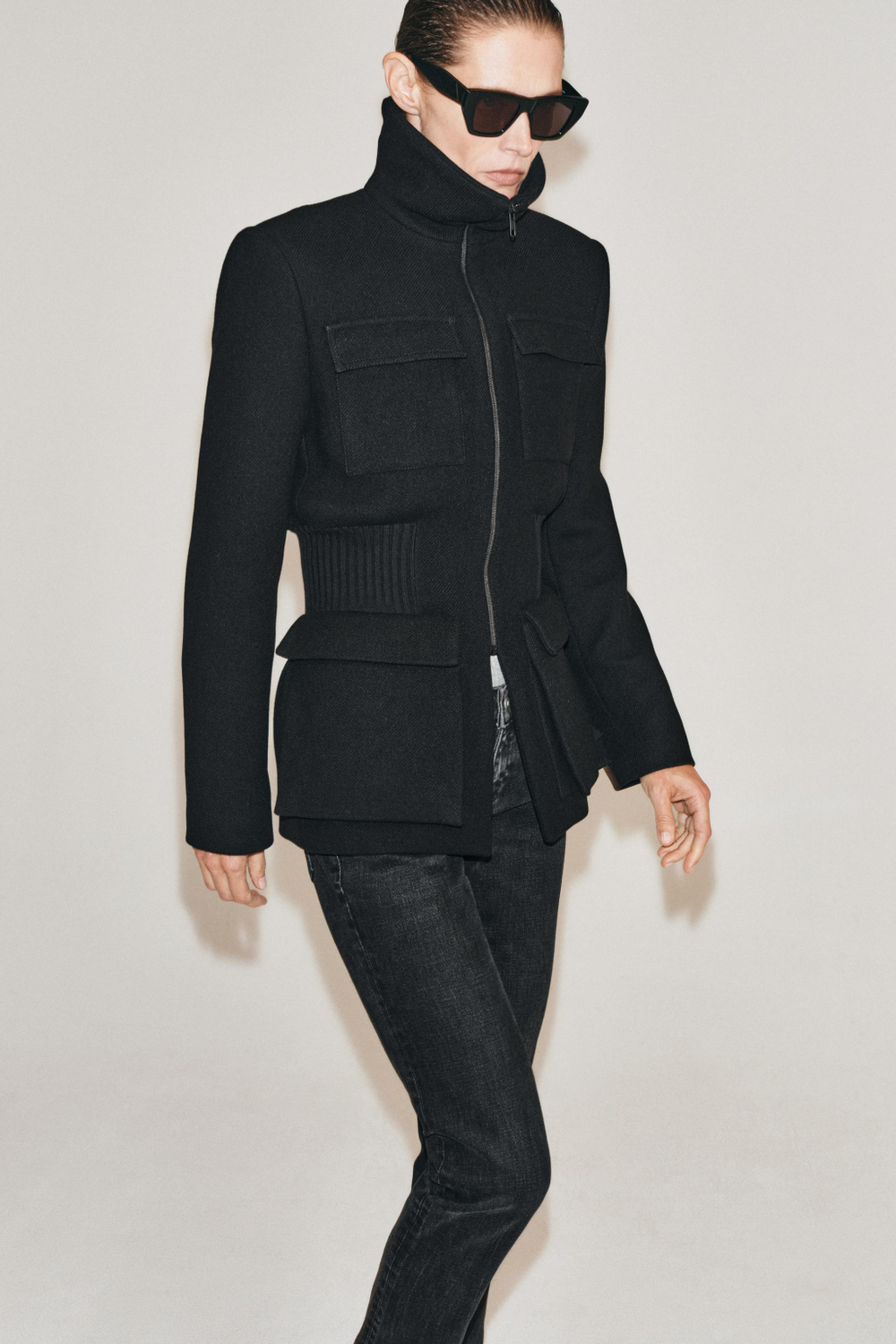 ZARA КУРТКА С ПОДПЛЕЧНИКАМИ И ШЕРСТЬЮ — ZW COLLECTION, ЧЕРНЫЙ