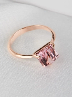 Кольцо Миражи тонкое с розовым кристаллом-кубиком Swarovski